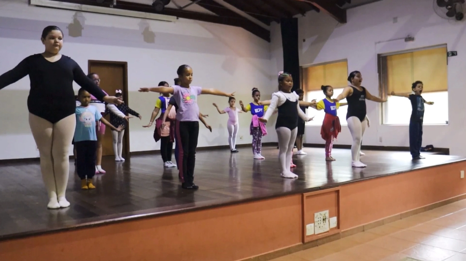 Espaço do CPTI durante aula de balé